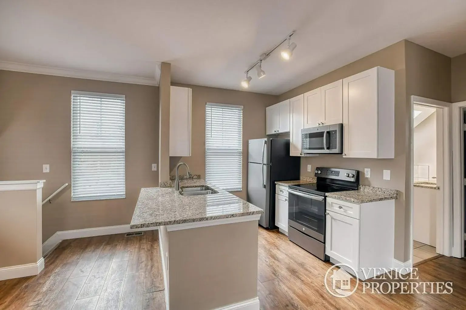 Kitchenette - 1493 Chambers Rd