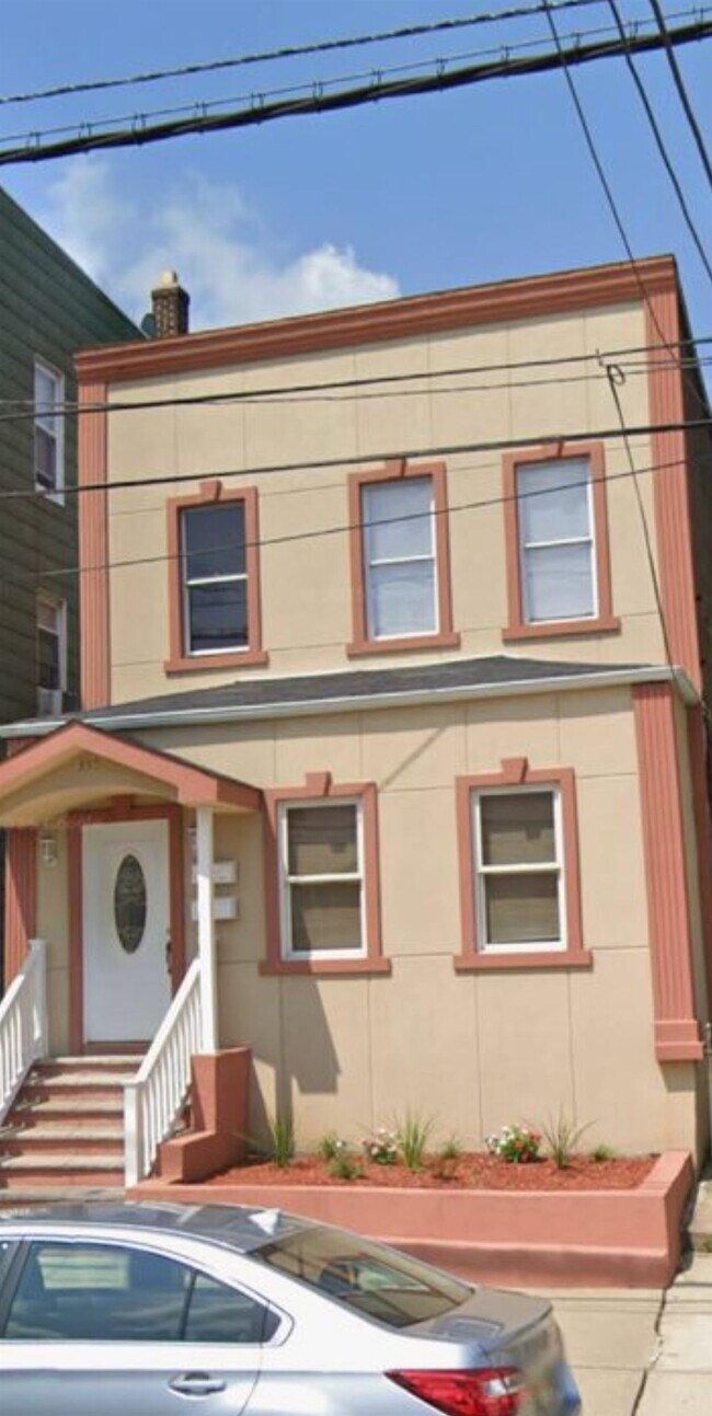 Building Photo - 351 Ave E