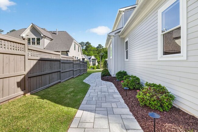 Building Photo - 3419 Edgemont Dr