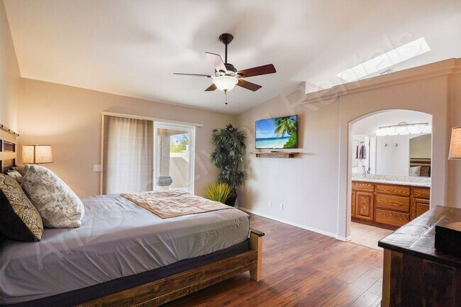 Building Photo - FURNISHED AVAILABLE THROUGH SEPTEMBER 2026