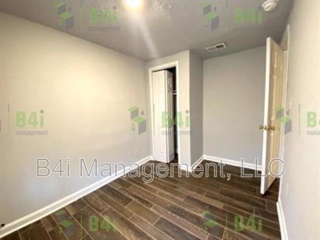 Building Photo - 8012 Green St