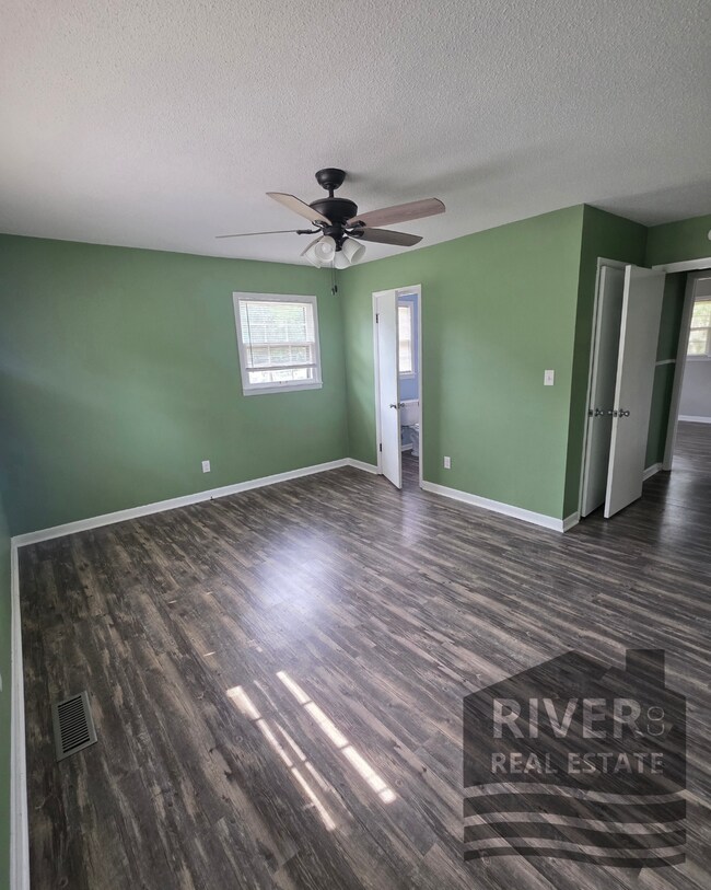 Building Photo - 1233 Ridge Dr