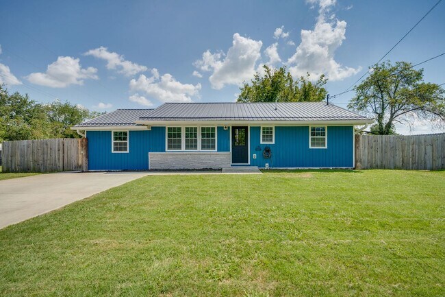 Primary Photo - 3 Bed/2 Bath fully Renovated House
