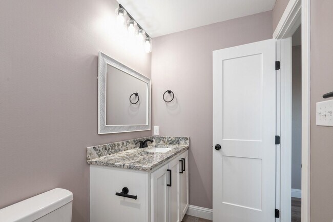 Building Photo - 2 YEAR OLD DUPLEX NEAR ACU!