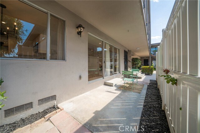 Building Photo - 2940 W Carson St