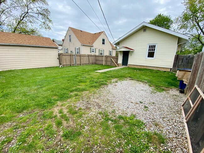 Building Photo - Welcoming Wilshire Heights Ranch Home for ...