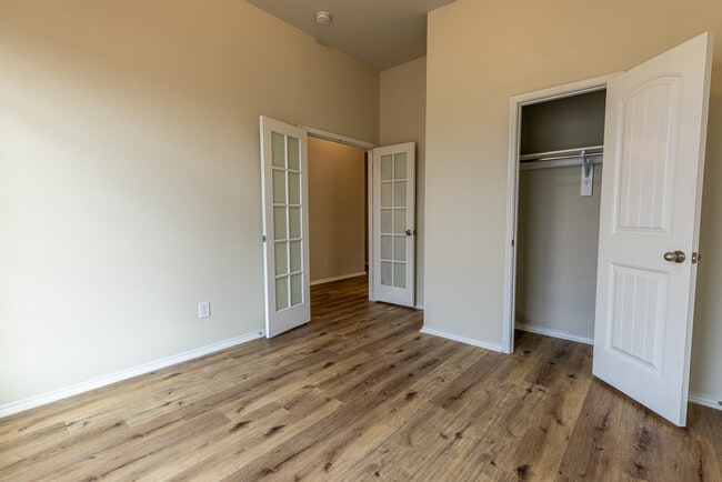 Building Photo - 1210 Woodside Ln