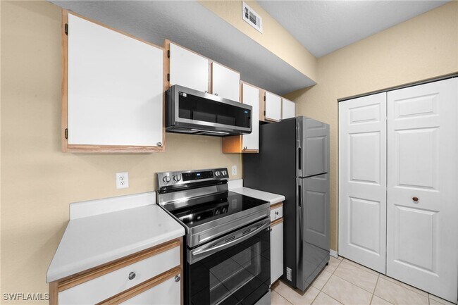 Building Photo - 6360 Aragon Way