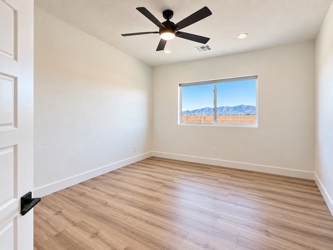 Building Photo - Unobstructed views of Pine Mountain on corner lot.