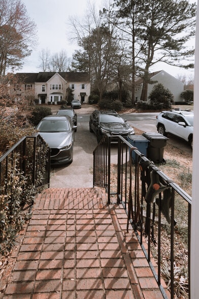 Driveway - 553 Salem Woods Dr SE