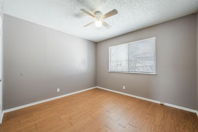 Building Photo - 5807 Spring Meadow Rd