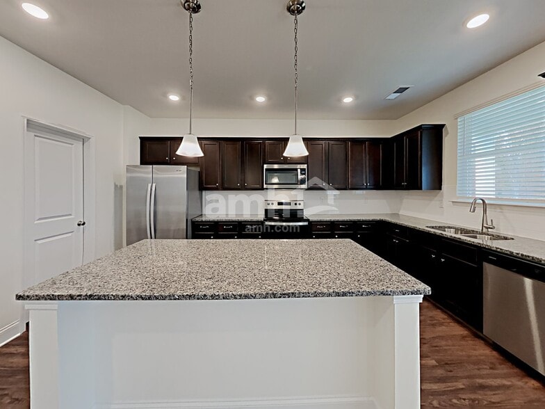Building Photo - 2121 Laurel Vlg Cir