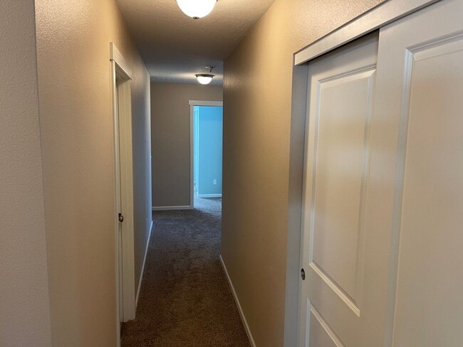 Building Photo - Mead Schools-4 bedrooms, 2 bathrooms House with 2 Car Detached Garage