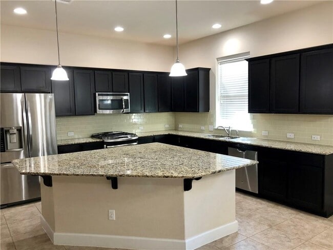 Building Photo - 629 Loma Cedro Bend