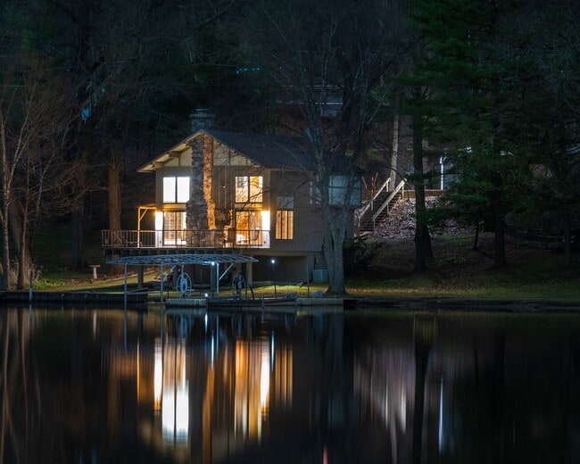 Building Photo - 2712 Ridge Ave