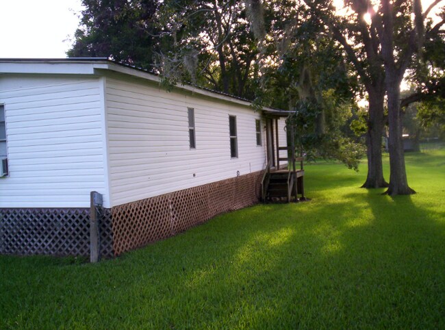 Building Photo - 547 Creekside Dr