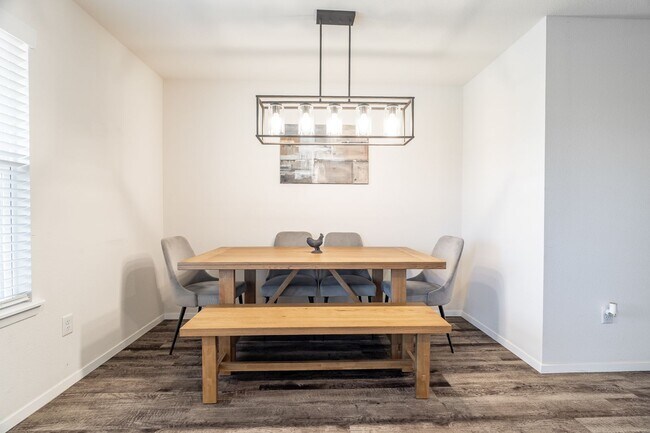 Building Photo - Like New Home LOADED w/Amenities at Lakewood S/D in Lowell!