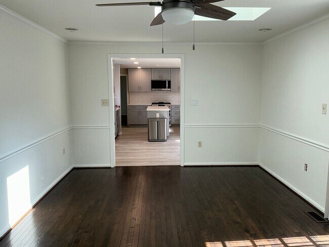 Building Photo - Beautiful 4BR 2.5BA corner lot Colonial wi...