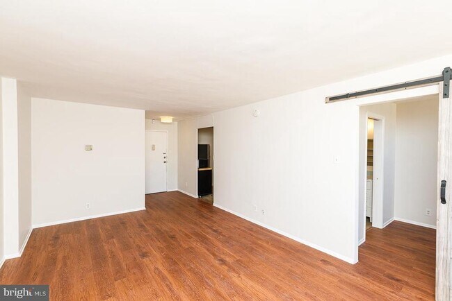 Building Photo - 1420 N St NW