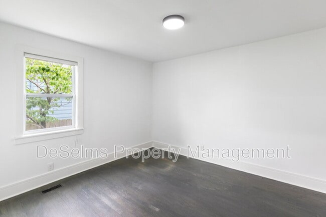 Building Photo - 927 Chickasaw Ave