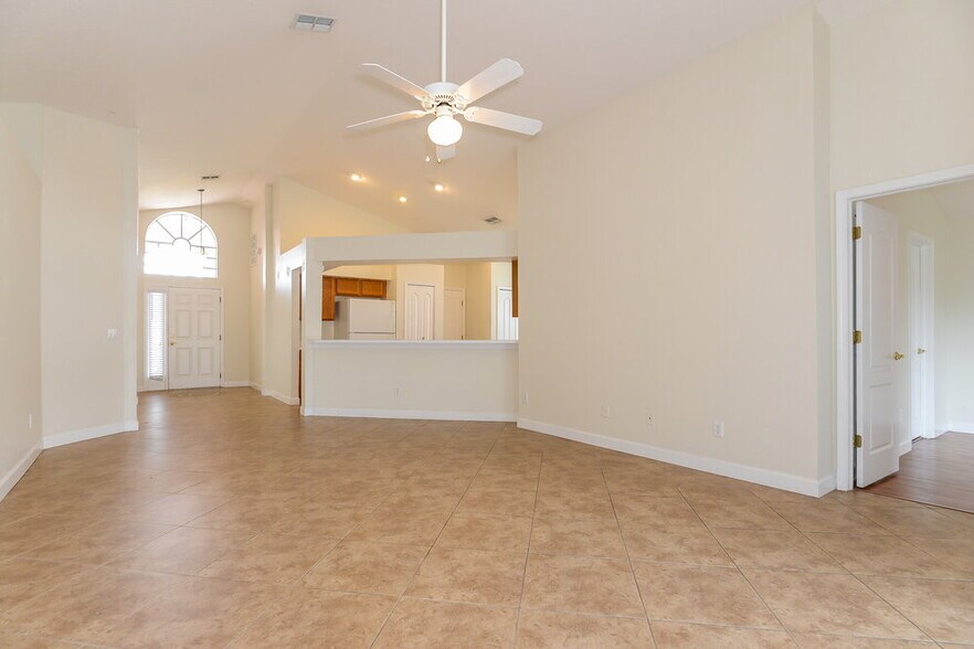 Building Photo - 30629 Midtown Ct