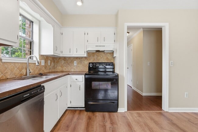 Building Photo - 515 Chesterfield Ave