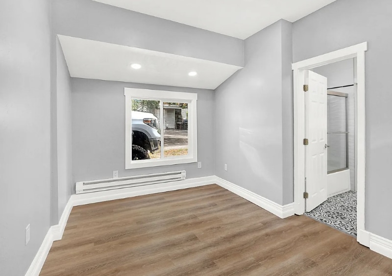 Building Photo - 523 Windsor St