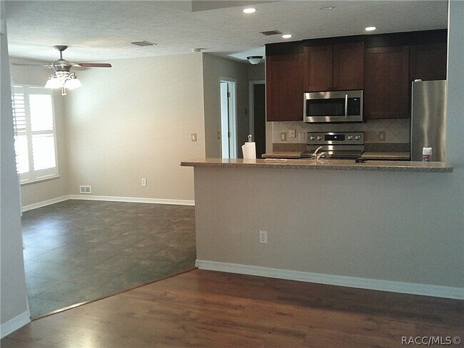 Building Photo - 1035 S Brookfield Dr