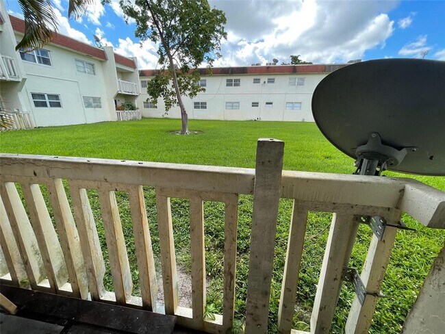 Building Photo - 4165 SW 67th Ave