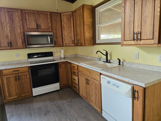Building Photo - Move in Ready Ranch home in Westminster