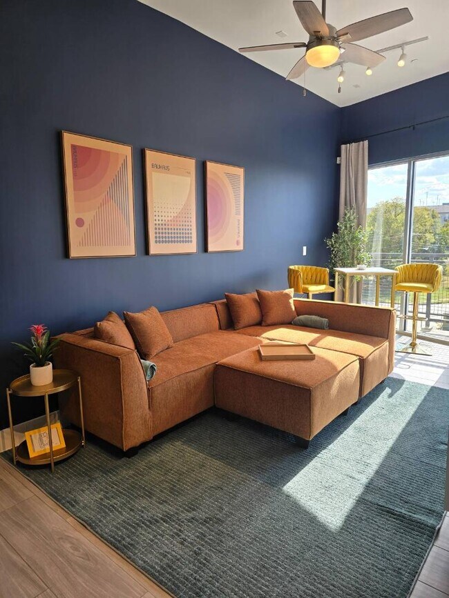 Building Photo - 1100 Peters St