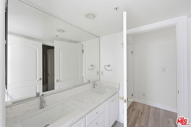 Building Photo - 2311 Schader Dr