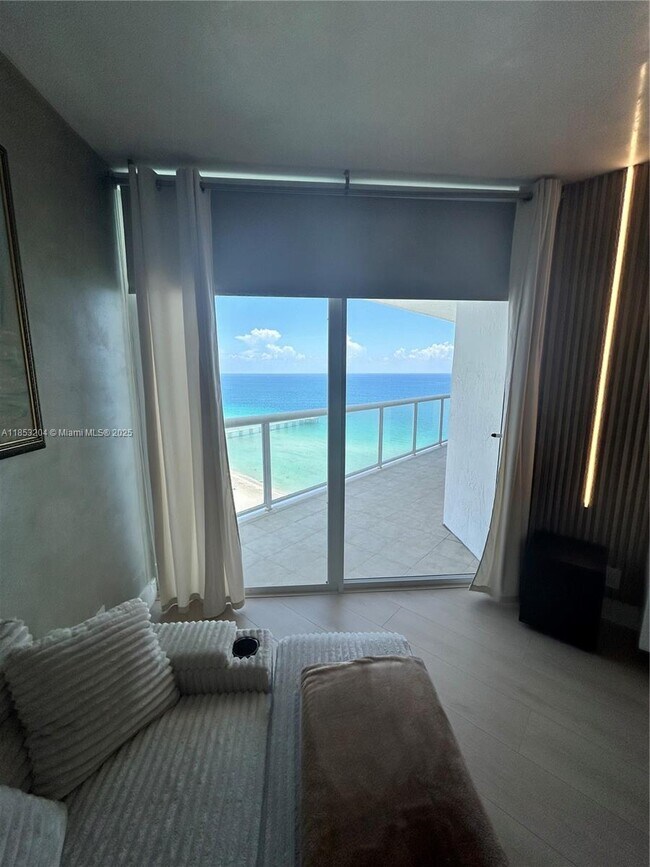 Building Photo - 16425 Collins Ave