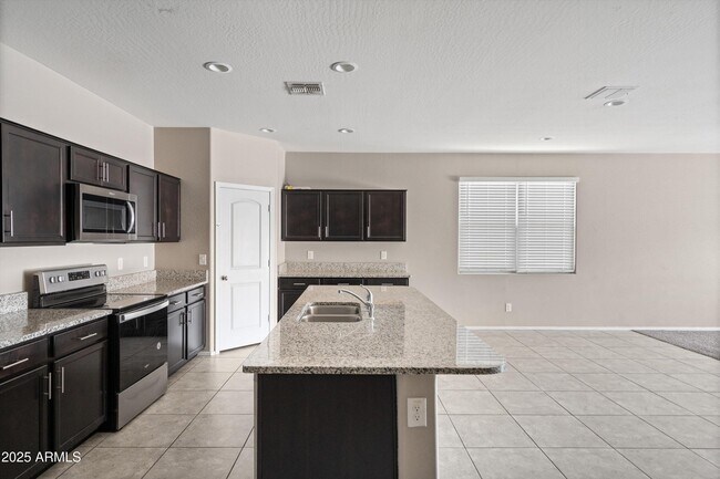 Building Photo - 11527 E Verbina Ln