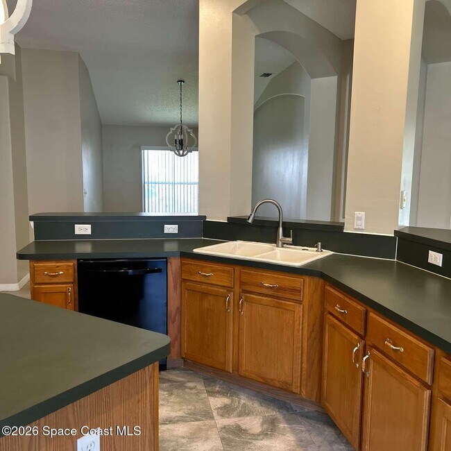 Building Photo - 1281 Rock Springs Dr