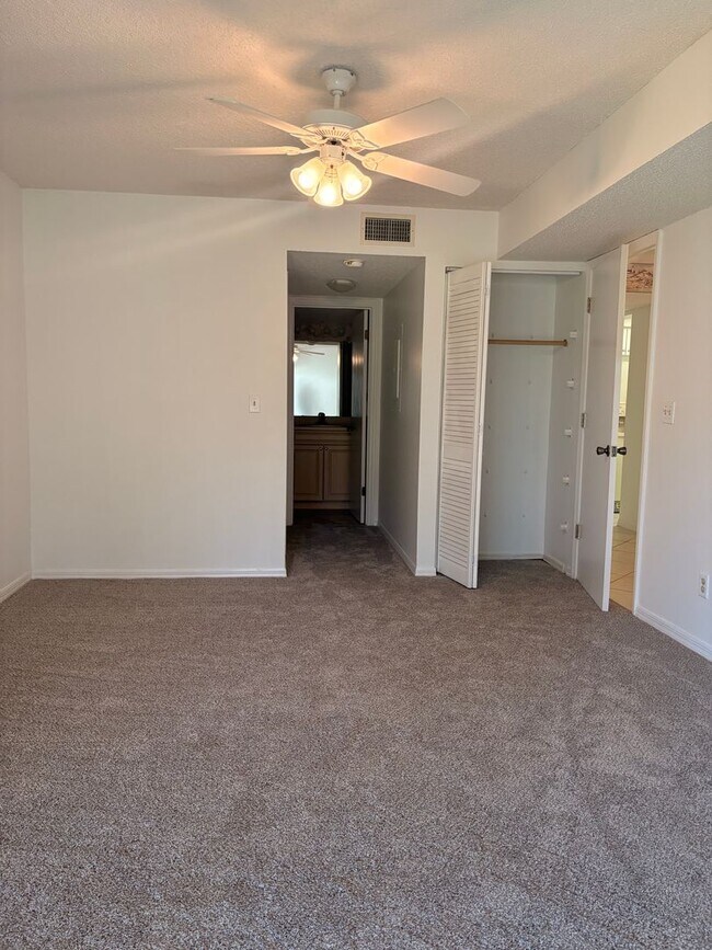 Building Photo - Spacious 1 bedroom at Pier 43!