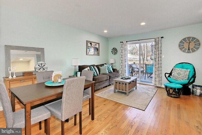 Building Photo - 8492 Laurel Oak Dr