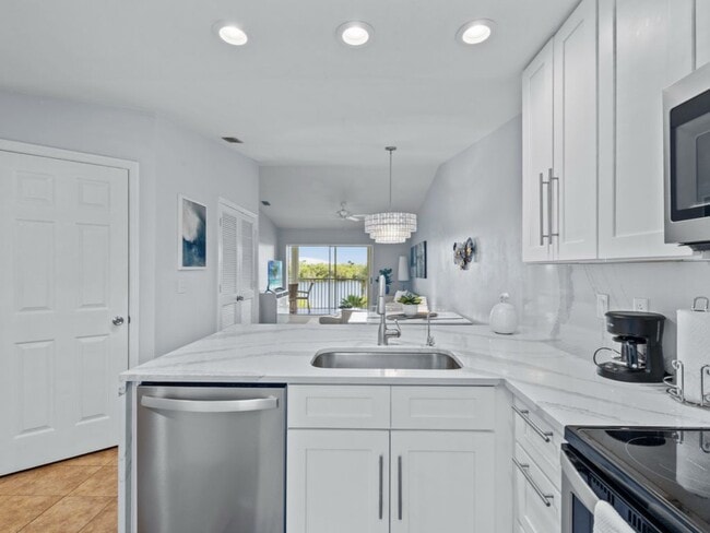 Building Photo - 1175 Mainsail Dr