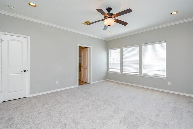 Building Photo - 5615 Winsome Ln