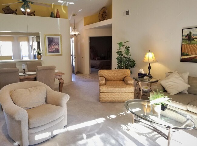 Building Photo - 319 Vista Royale Dr