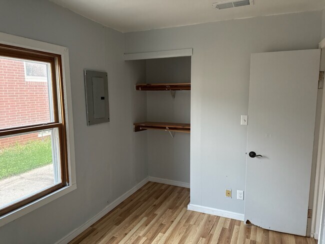 Building Photo - 4521 Victory Ave