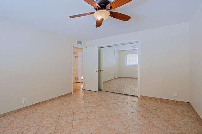 Building Photo - 6203 N 12th Pl