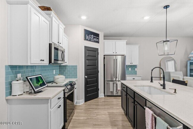 Building Photo - 350 Emerald Cove St