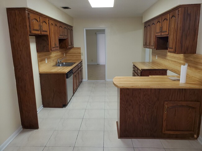 Kitchen - 17375 Holmes Mill Ave