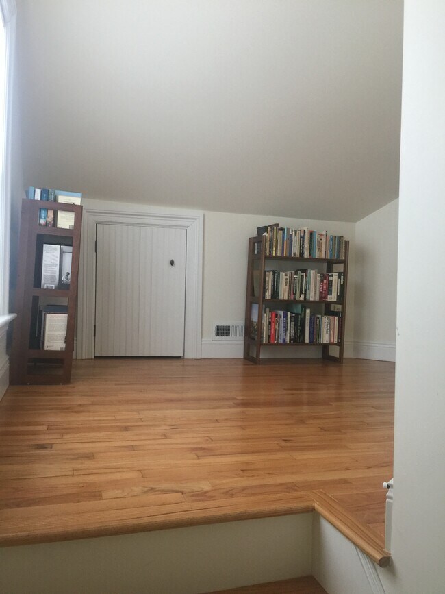 Extra Space Office - 12 Howard Ave