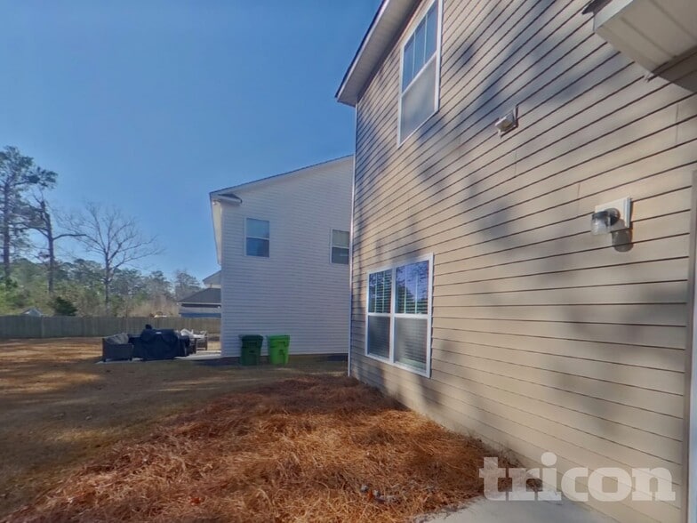 Building Photo - 607 Roseridge Dr