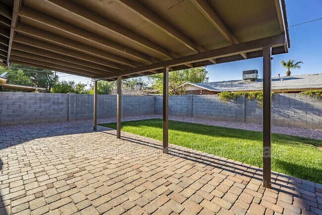 Building Photo - 8532 E Chaparral Rd