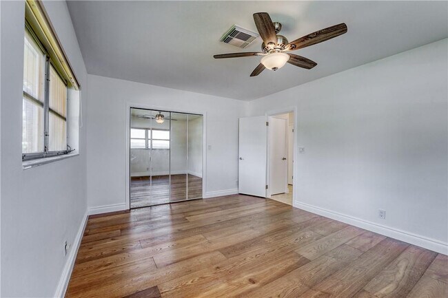 Building Photo - 2000 Admirals Way