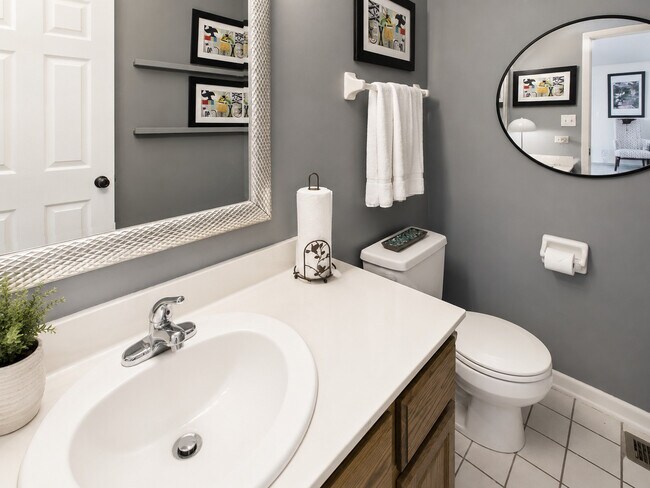 Building Photo - 3007 Monterey Dr