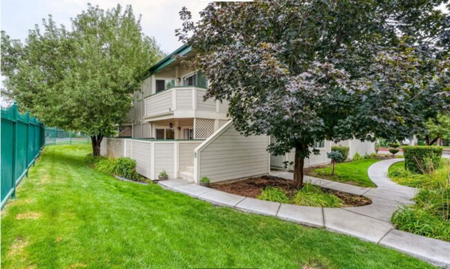 Building Photo - 2625 Sunny Slope Dr